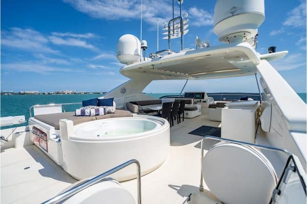 88' Ferretti jacuzzi 2