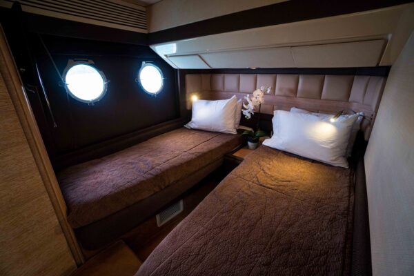 64' Azimut Flybridge 2 Single Bed