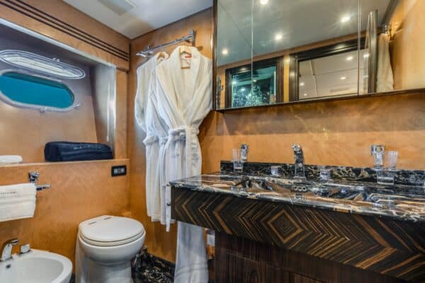 115' Leopard interior