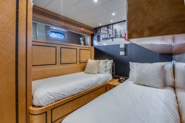 115' Leopard interior