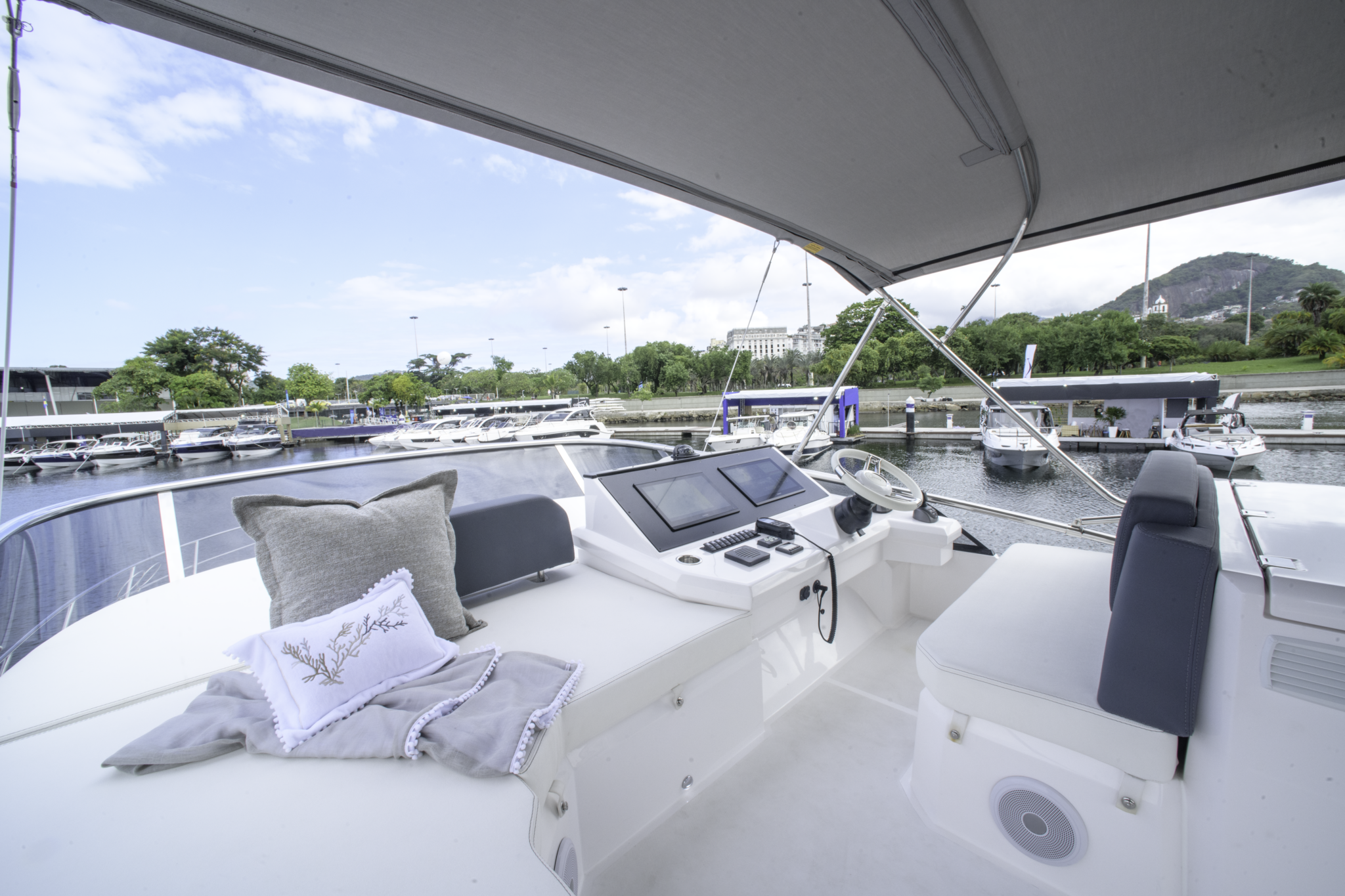 Sessa F48 INT_VAZ6394